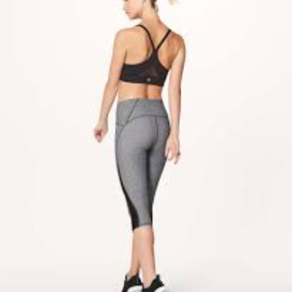 Lululemon Train Times Crop Legging, Fractal Alpine White Black/Black, Size 6 - Picture 5 of 12